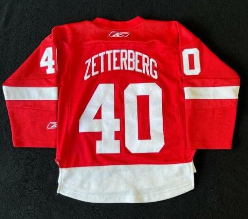Хенрик Зетберг го потпиша Детроит Црвените крилја Рибок Младински С/М Jerseyерси ЈСА Коа - Автограмски дресови на НХЛ